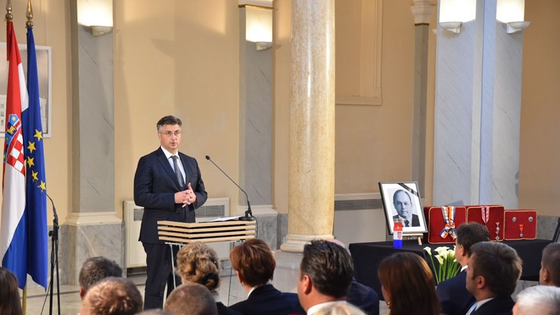 Plenković: Šarinićevo djelovanje obilježila je državotvornost i domoljublje u prijelomnim trenucima za stvaranje RH